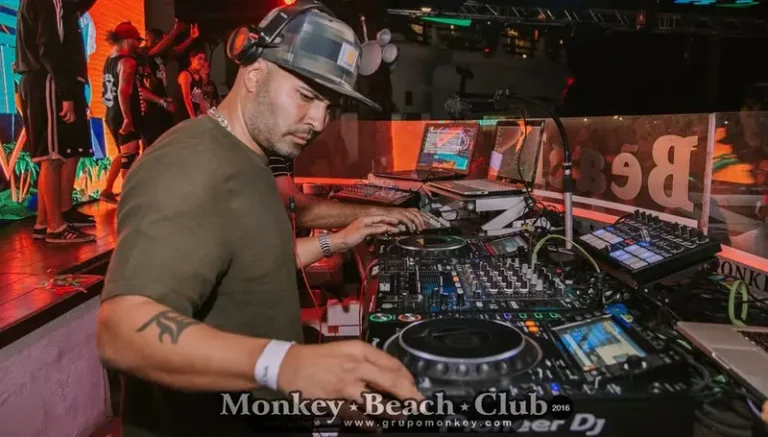 Monkey-Beach-Club-Hall-Of-Fame-3